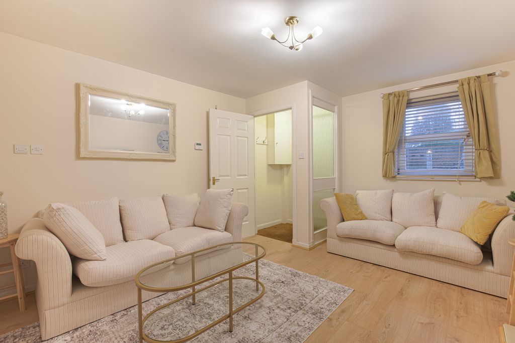 Property photo 3 of 12 Livingangle1