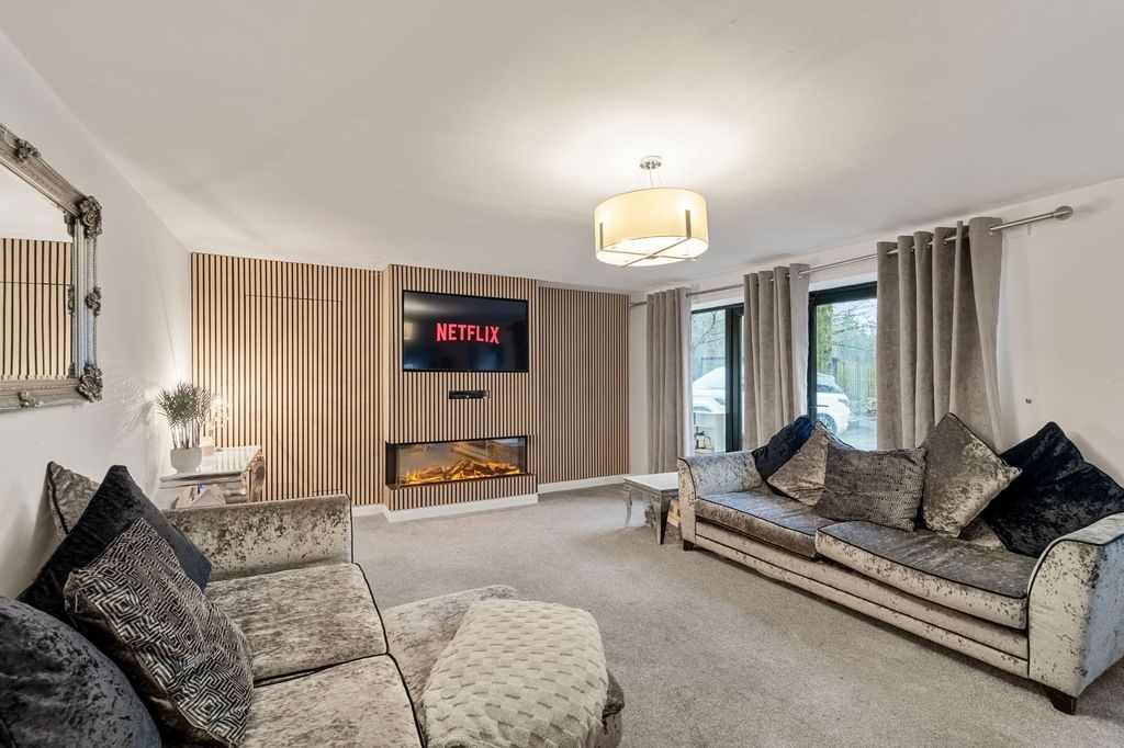 Property photo 2 of 26