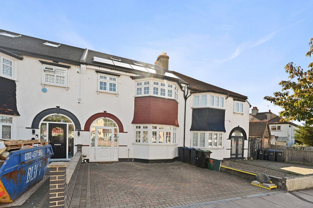 Property photo 3 of 13