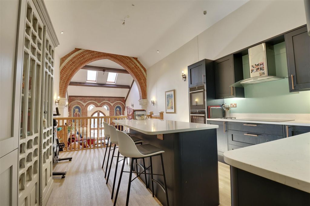 Property photo 2 of 25 42C89F2B-F9E9-40Ea-8Ad1-848B26Fb7B4B_1_201_A.Jpeg