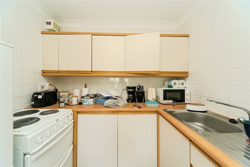 Property photo 3 of 10 Kitchen