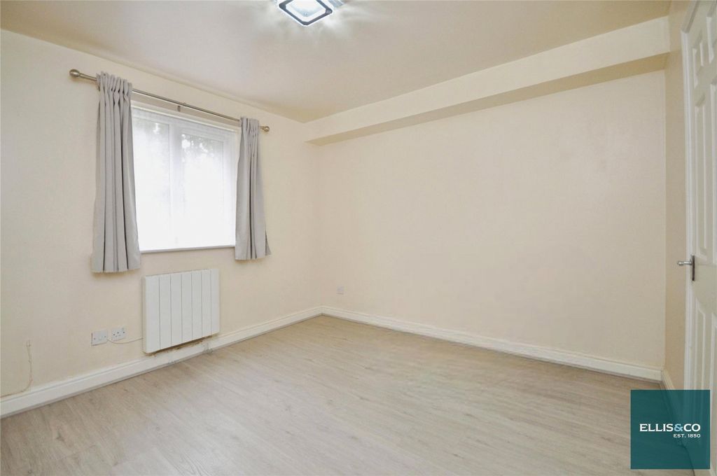 Property photo 3 of 9 Picture No. 06