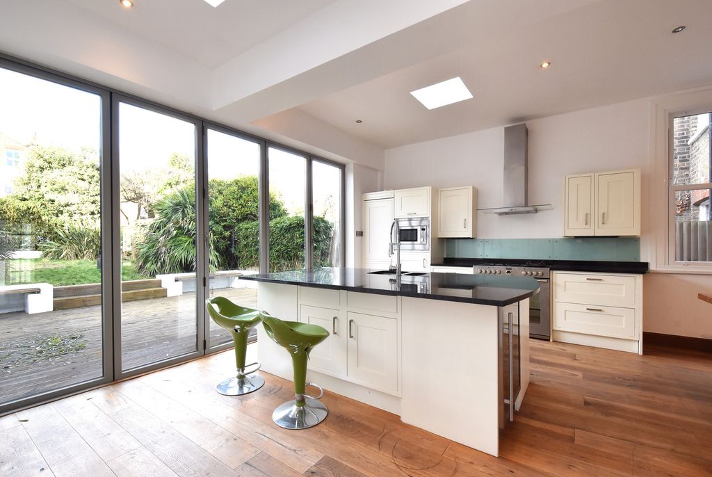 Property photo 3 of 22