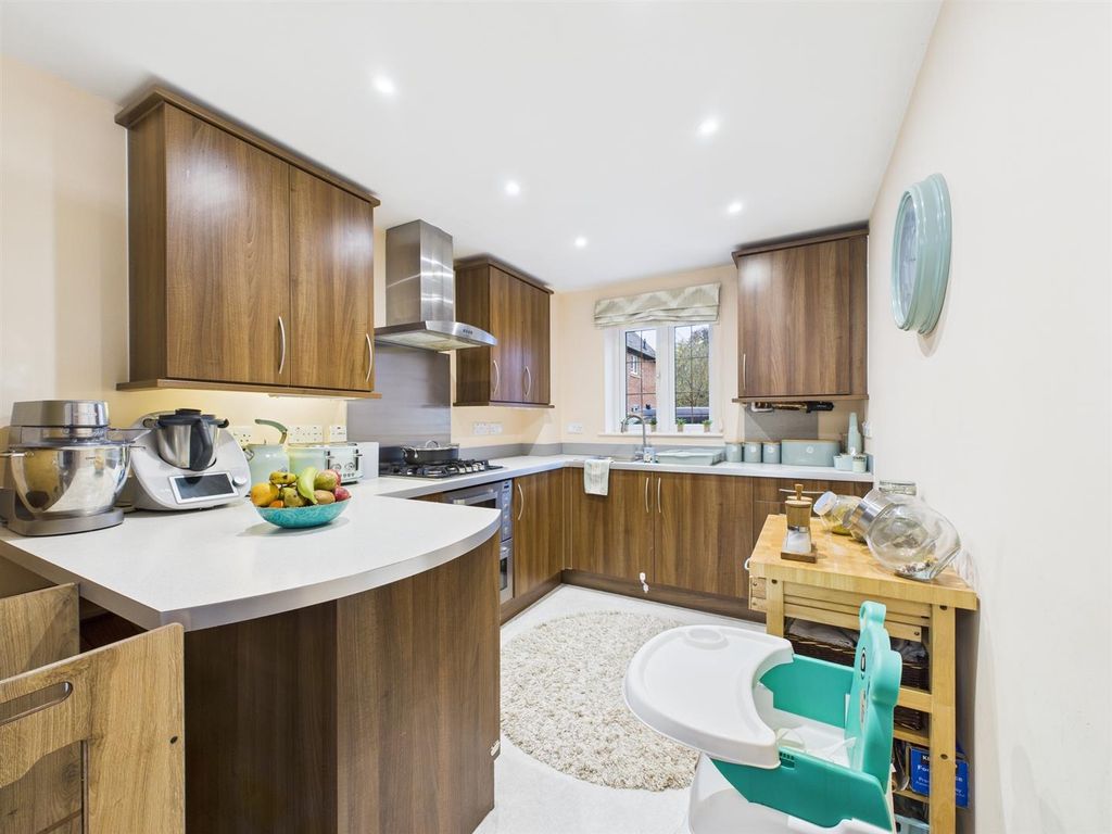 Property photo 2 of 8 Cam04063G0-Pr0151-Still008.Jpg