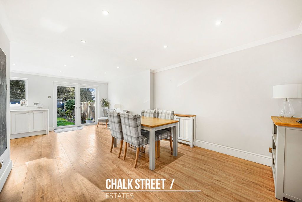 Property photo 2 of 33