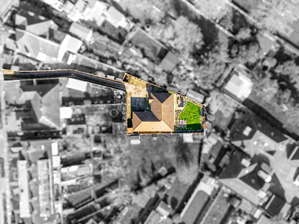 Property photo 2 of 30