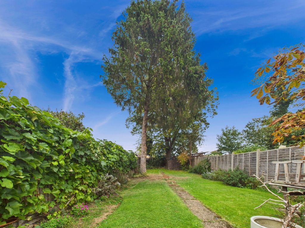 Property photo 2 of 11 Garden