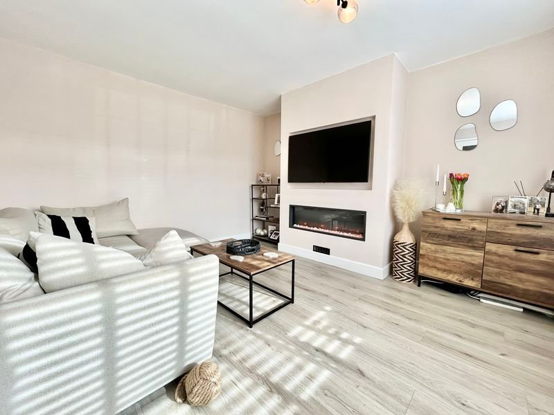 Property photo 2 of 25 Lounge