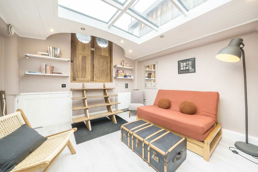 Property photo 2 of 8