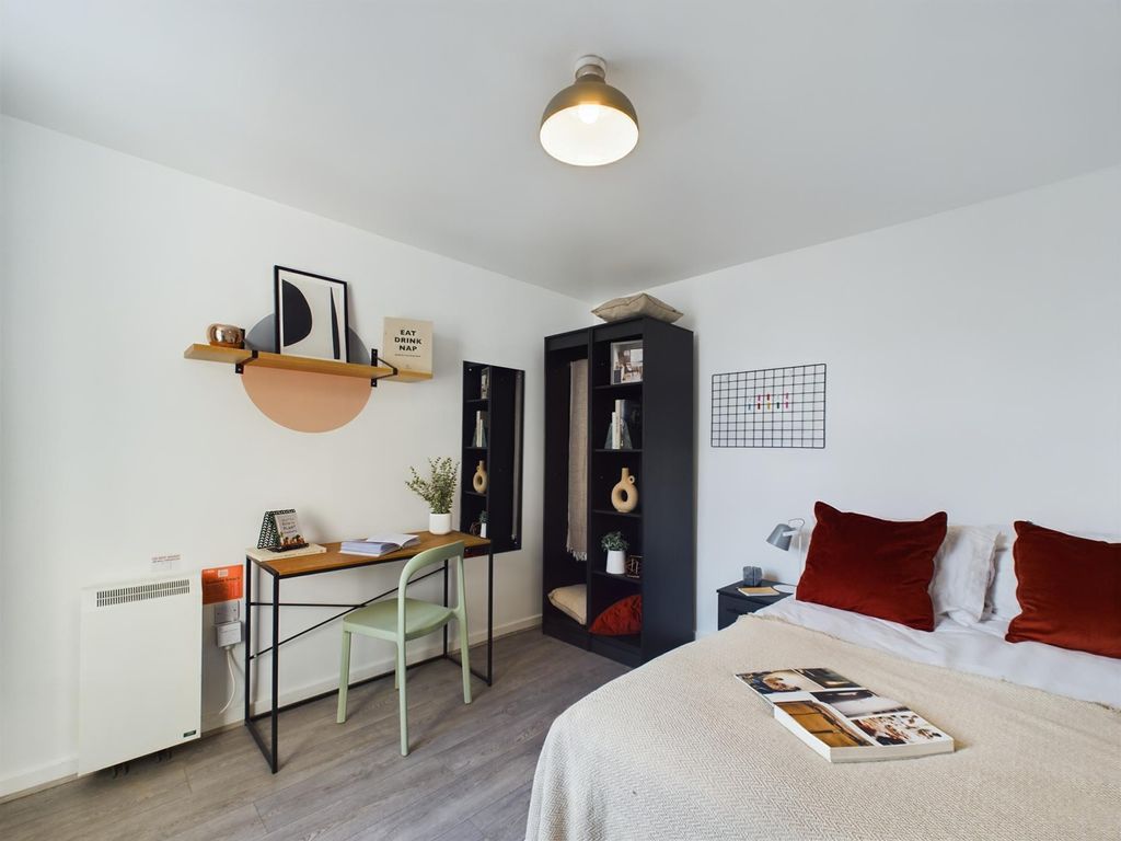 Property photo 3 of 16 This Inviting Double Bedroom Features A Cozy Bed, ...