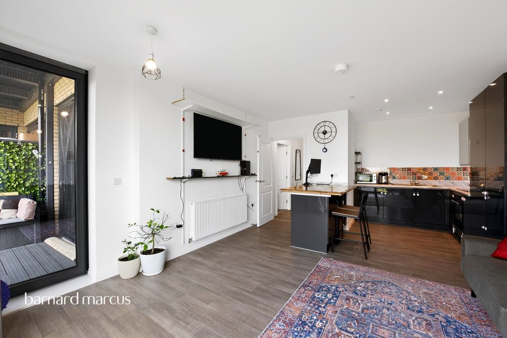 Property photo 3 of 11