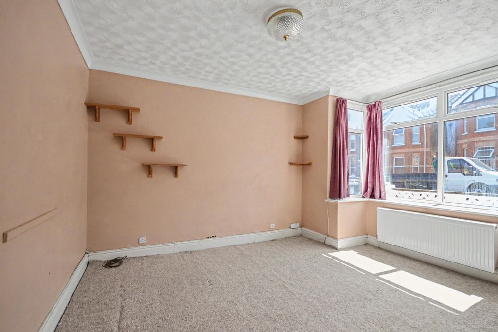 Property photo 2 of 21 28 Portland Road, Bournemouth, Bh9 1Nq