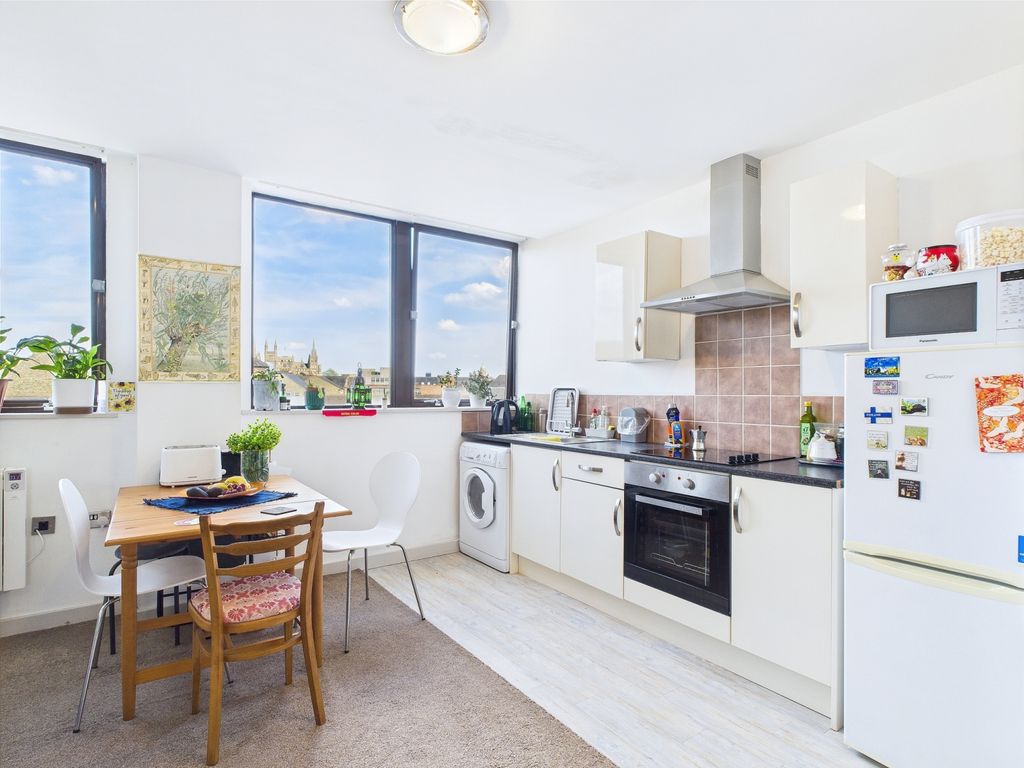 Property photo 3 of 8 Cam01909G0-Pr0331-Still007