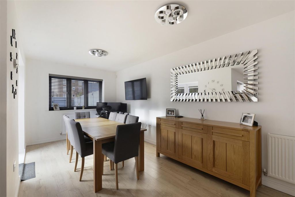 Property photo 3 of 14 05