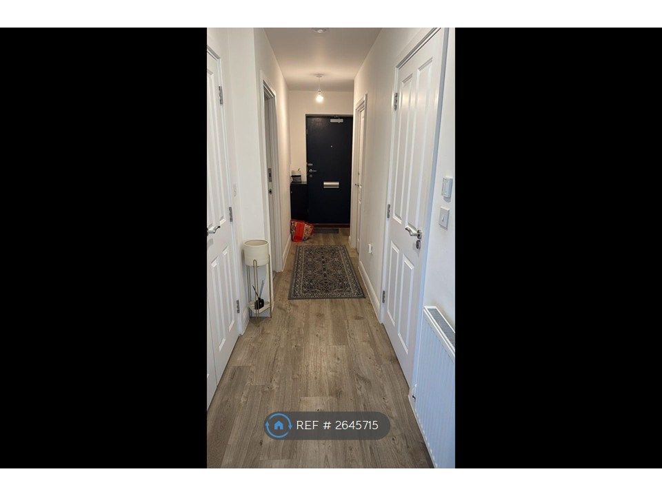 Property photo 3 of 9 Hall Way