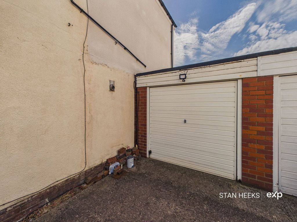 Property photo 2 of 27