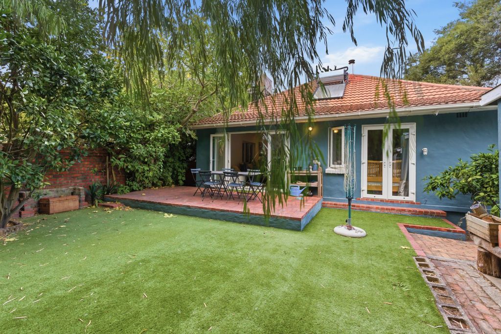 Property photo 1 of 27 Kw1734105