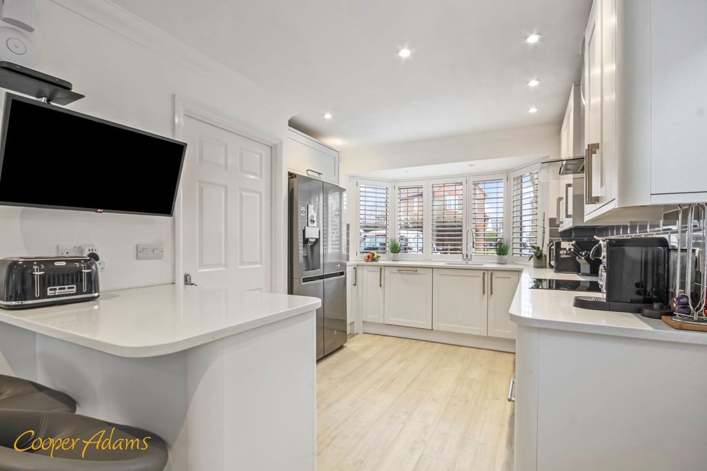 Property photo 2 of 20 Kitchen