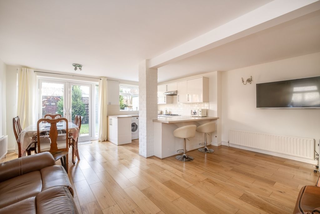 Property photo 2 of 13 Breamwater-Garden...