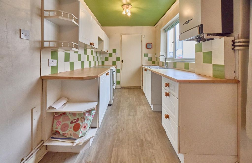 Property photo 2 of 8 Kitchen Area