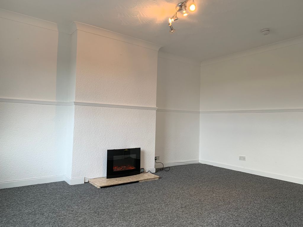 Property photo 1 of 9 Living Room