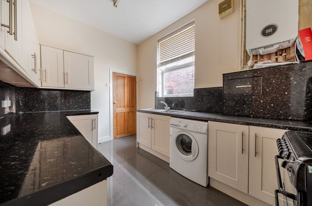 Property photo 3 of 12 1395262-4-694Bc18...