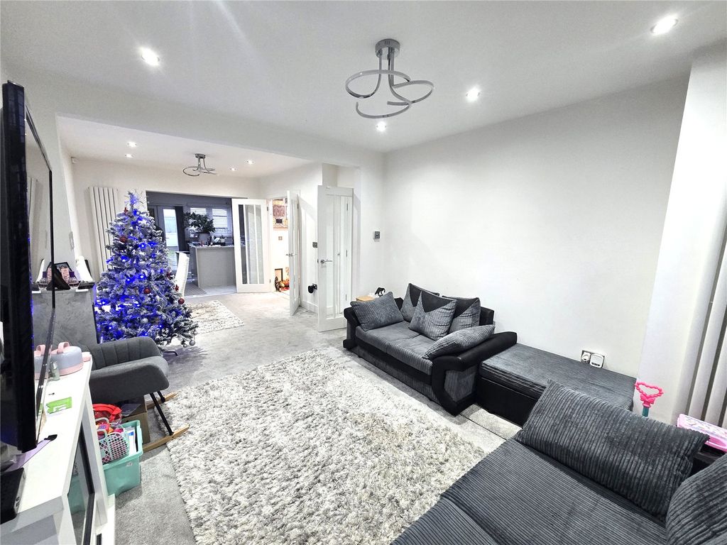 Property photo 2 of 14 Lounge