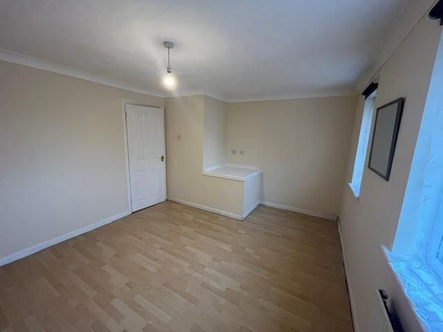Property photo 2 of 11 Bed 2.Jpg