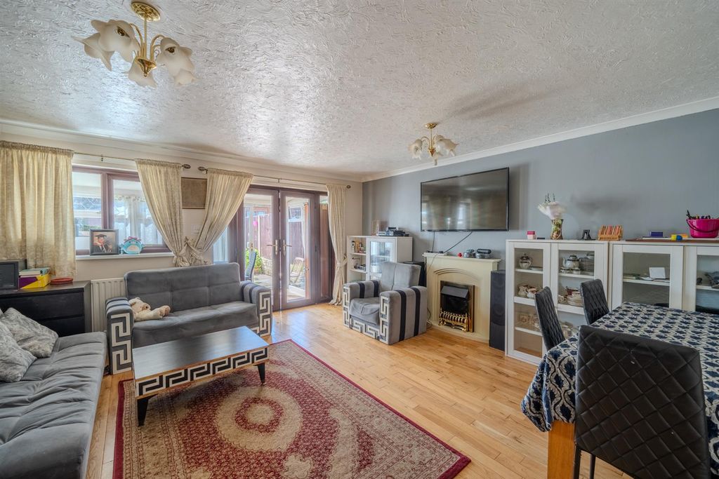 Property photo 3 of 19 20 Austin Road-12.Jpg