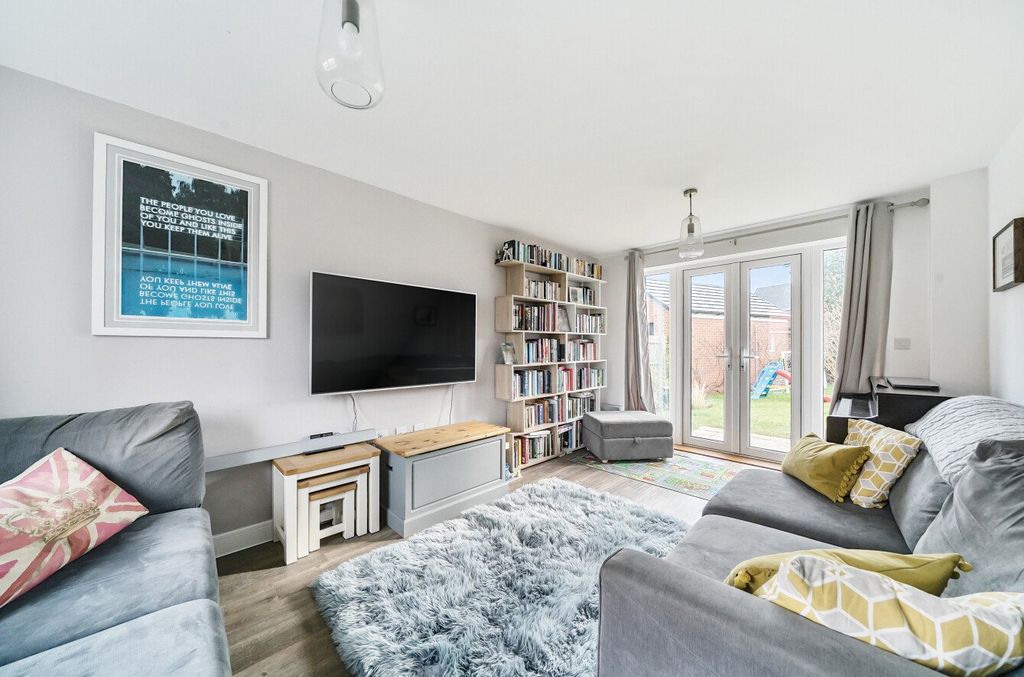 Property photo 2 of 19 Living Room