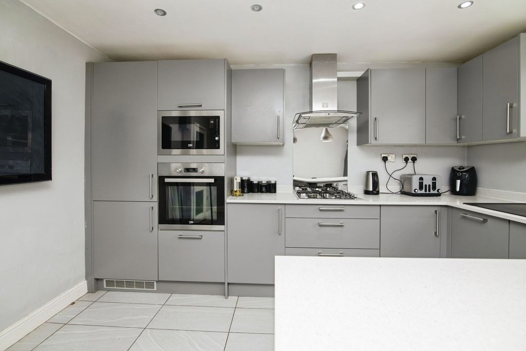 Property photo 2 of 16 Photo