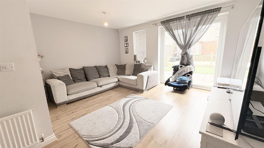 Property photo 3 of 17 Living Room