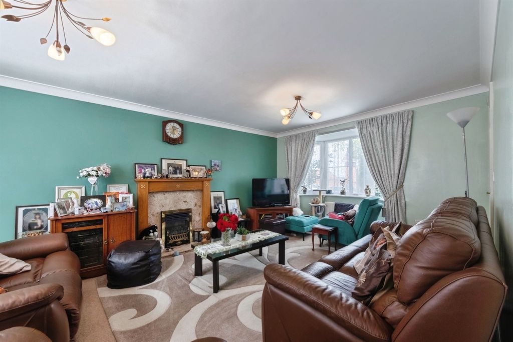 Property photo 2 of 18