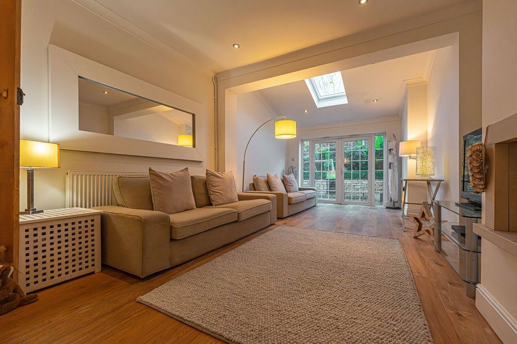 Property photo 3 of 33