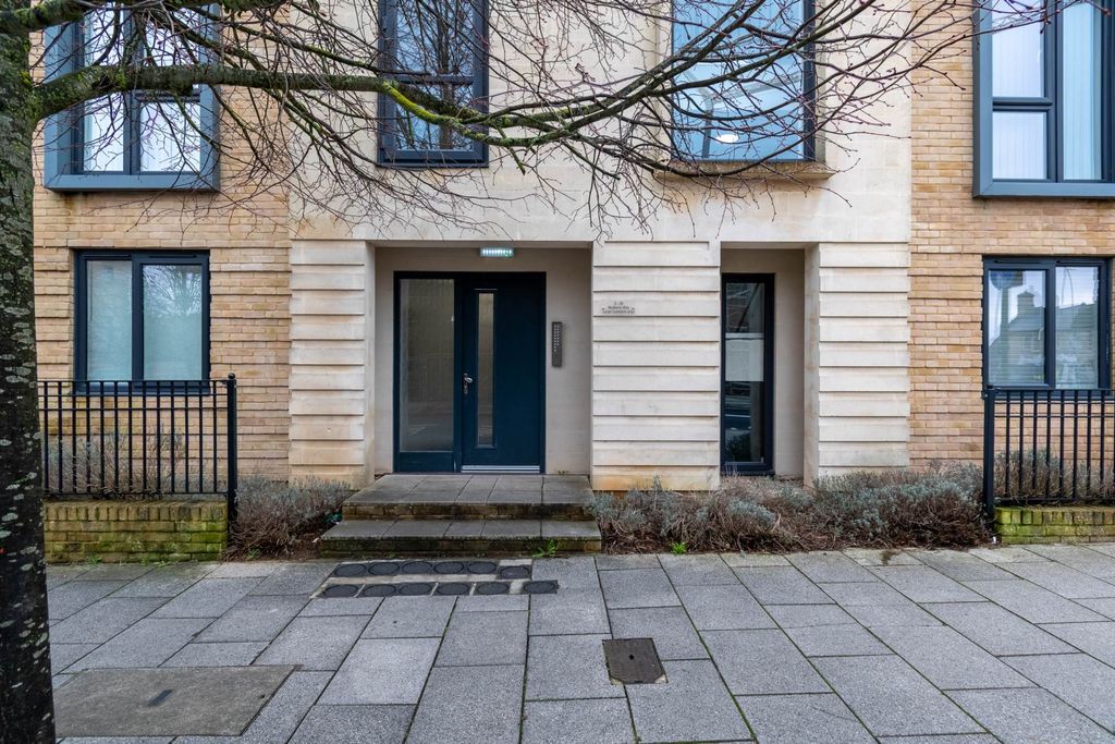 Property photo 2 of 21