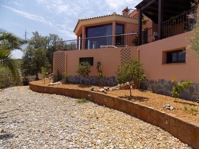 Property photo 2 of 22