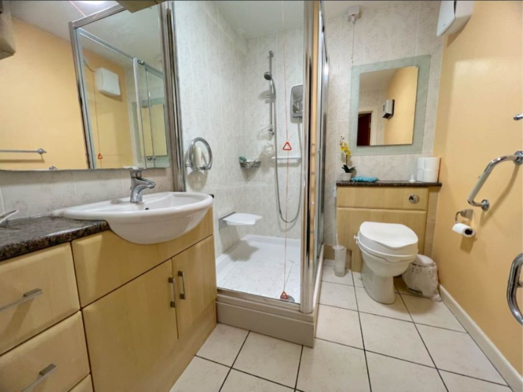Property photo 3 of 8 Bathroom