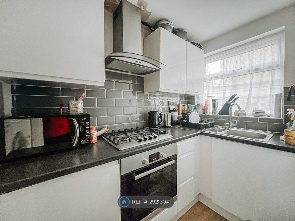 Property photo 1 of 8 Kitchen