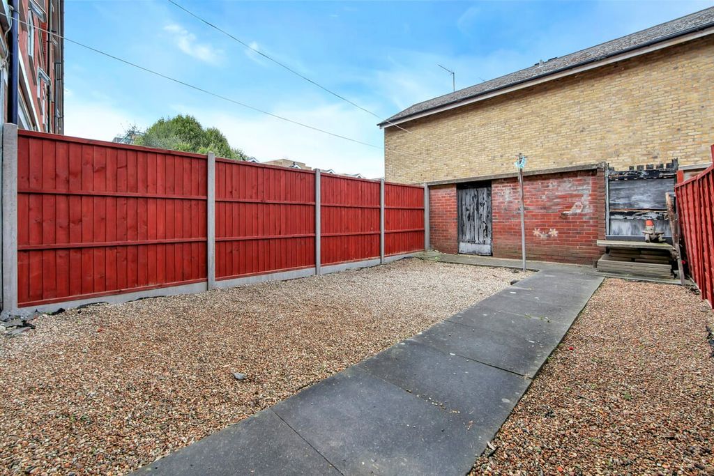 Property photo 2 of 10