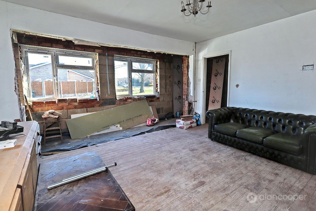 Property photo 3 of 25 4799373