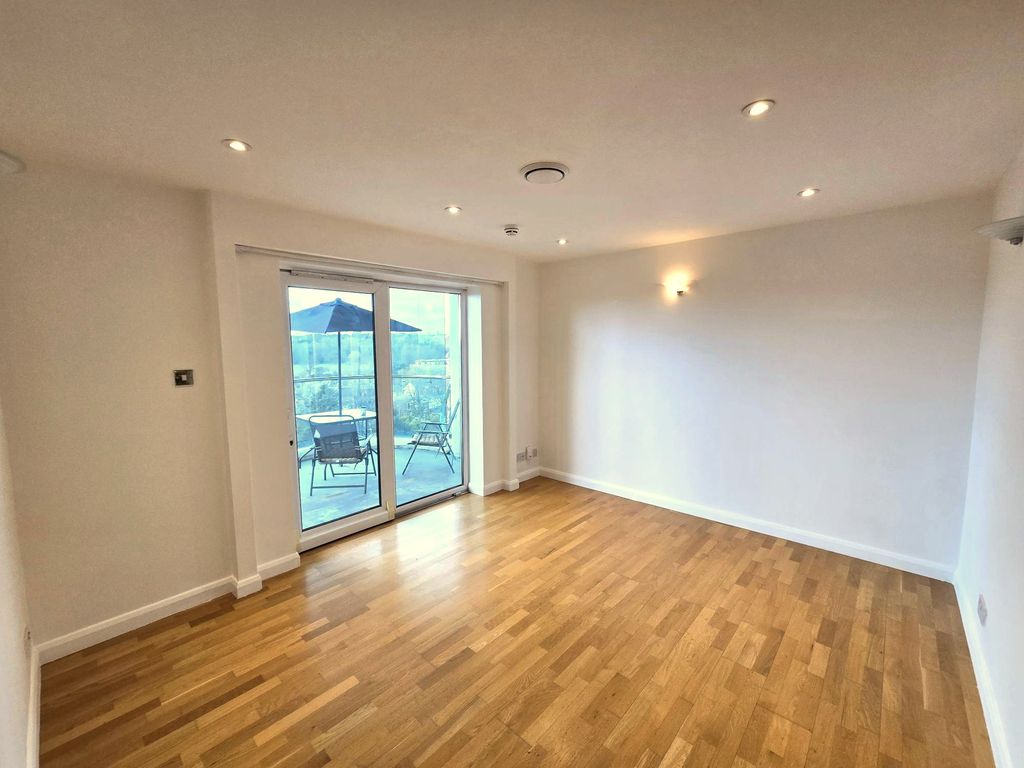 Property photo 2 of 9 Image