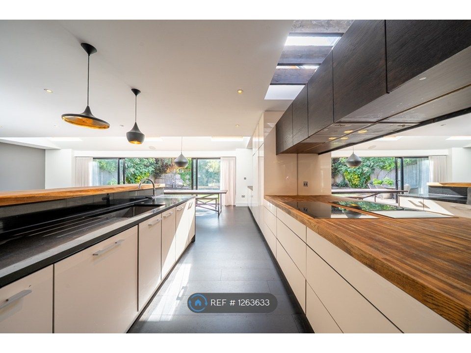 Property photo 1 of 16 6 Bed Detached House