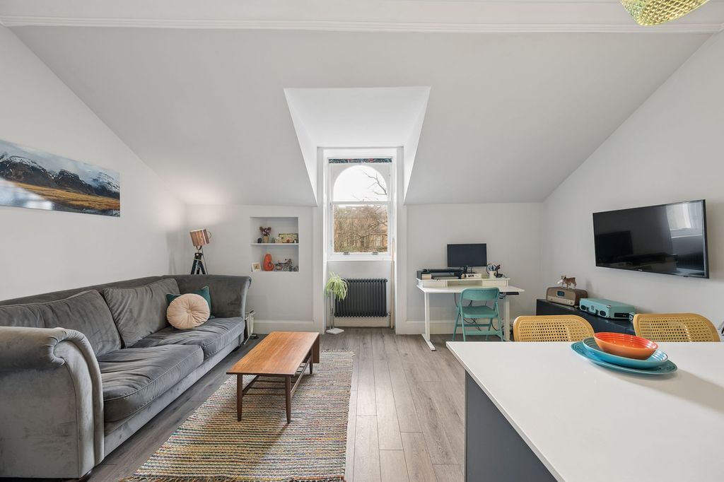 Property photo 2 of 28