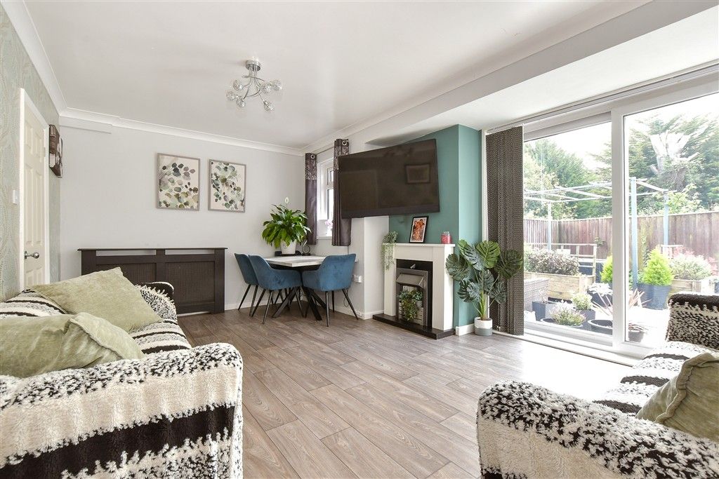 Property photo 2 of 11 Lounge