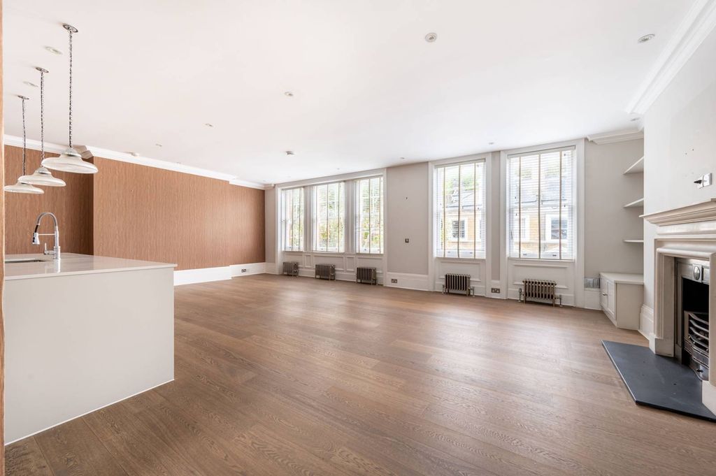 Property photo 3 of 24