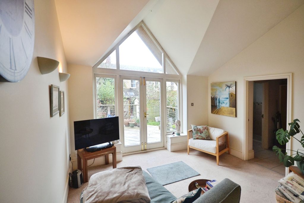 Property photo 3 of 12 Pbox-Img.Jpg