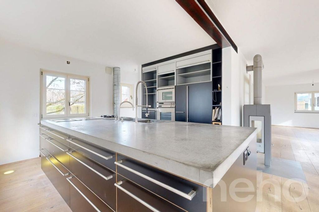 Property photo 3 of 11