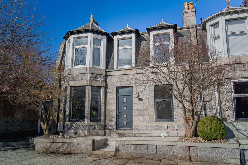 Property photo 1 of 9 Exterior