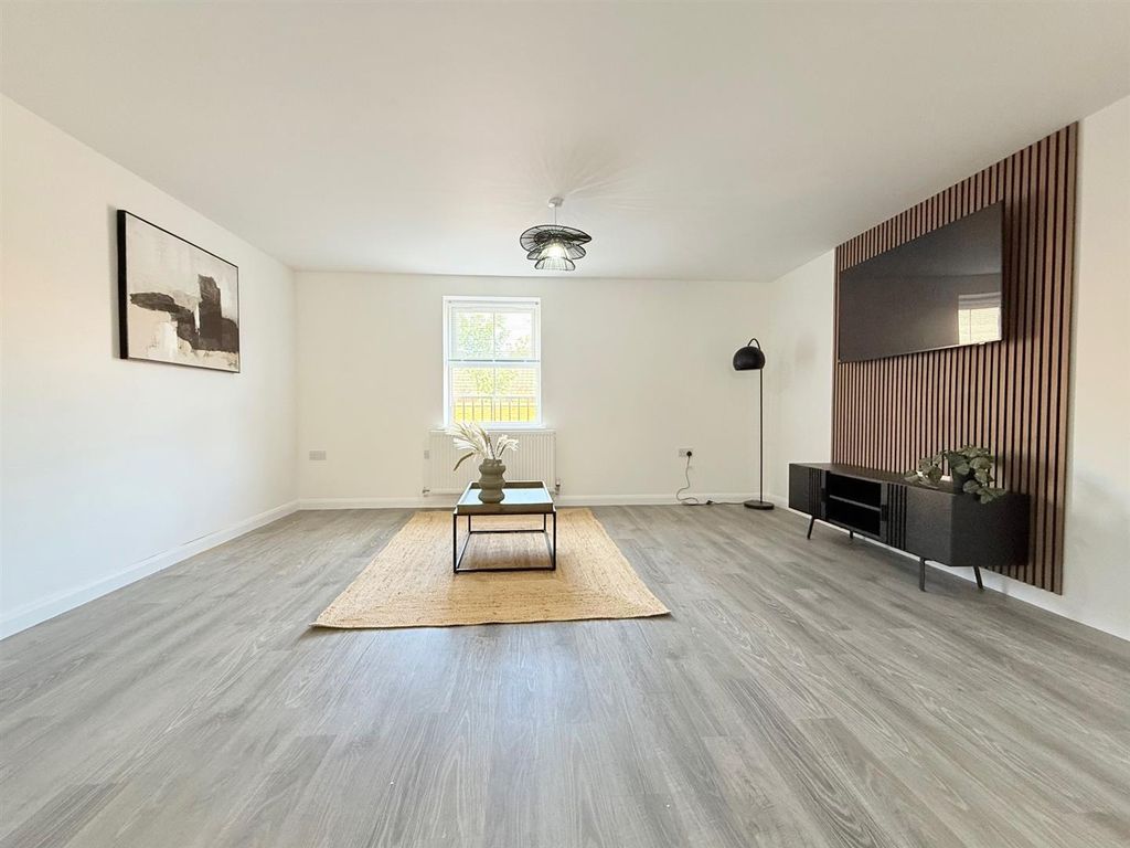 Property photo 3 of 20 Open Plan Kitchen/Dining/Living Room
