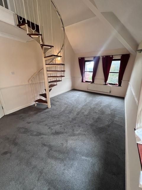 Property photo 2 of 8 Lounge